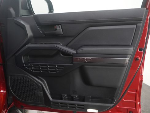 Used 2025 Toyota 4Runner TRD Off-Road Premium image 12