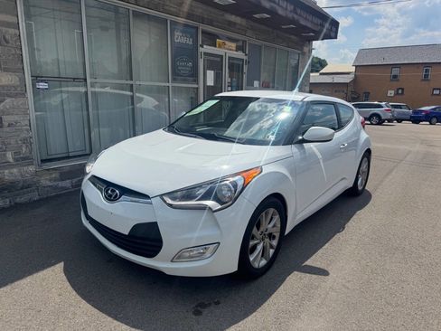 Used 2017 Hyundai Veloster FWD image 1