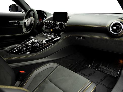 Used 2019 Mercedes-Benz AMG GT R image 2