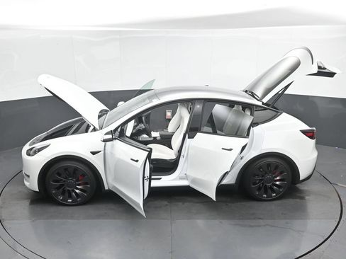 Used 2023 Tesla Model Y Performance AWD/4WD image 52