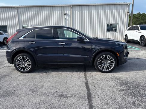 Used 2025 Cadillac XT4 Premium Luxury w/ Technology Package FWD image 3