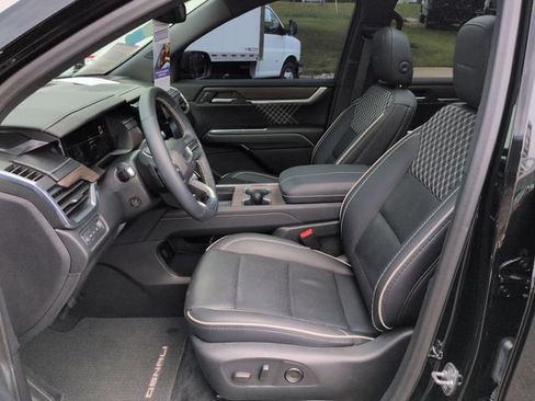 Used 2025 GMC Acadia Denali AWD/4WD image 22