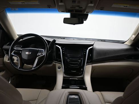 Used 2018 Cadillac Escalade ESV Luxury image 57