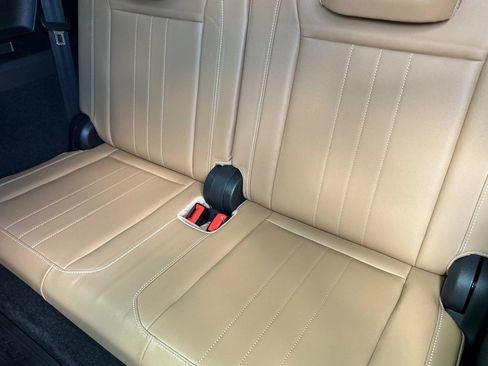 Used 2023 Volkswagen Tiguan SE w/ Panoramic Sunroof Package FWD image 15