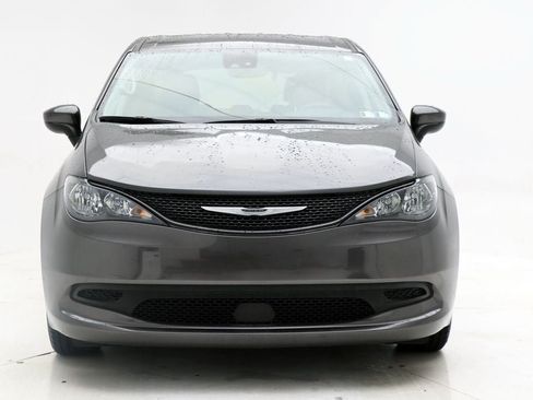 Used 2023 Chrysler Voyager LX FWD image 4