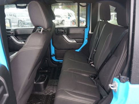 Used 2018 Jeep Wrangler Unlimited Rubicon w/ Connectivity Group image 14