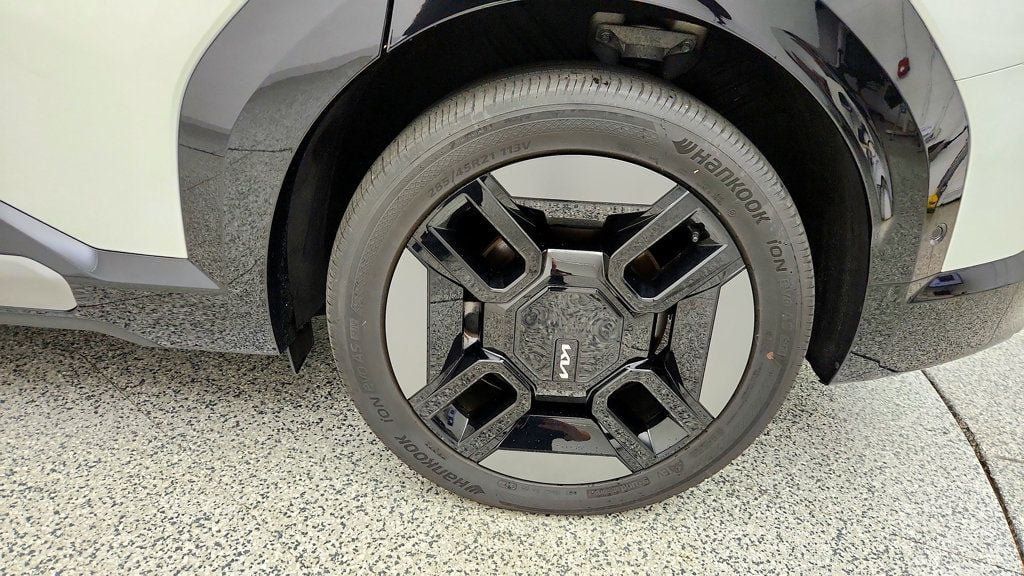 Used 2024 Kia EV9 GT-Line AWD/4WD image 9