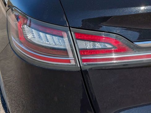 Used 2022 Lincoln Nautilus Reserve image 18