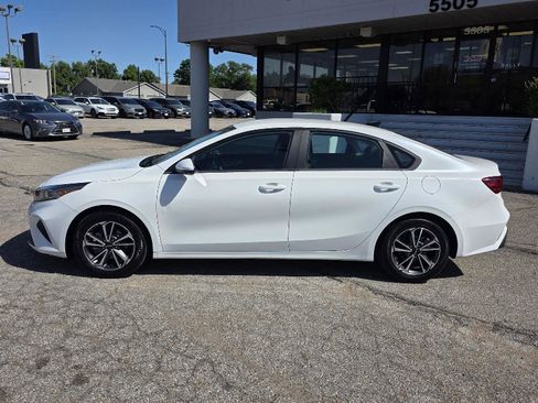 Used 2022 Kia Forte LXS FWD image 9