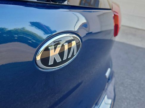 Used 2021 Kia Niro LX image 12