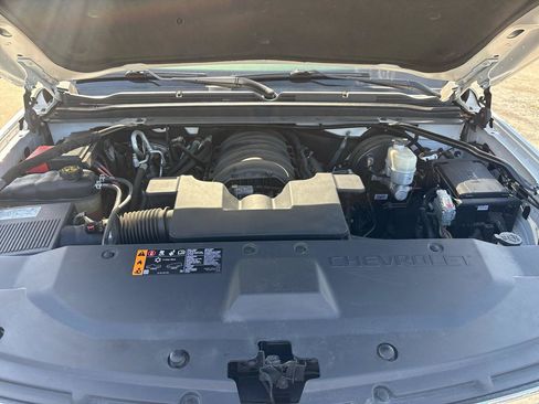 Used 2019 Chevrolet Suburban LT RWD image 21
