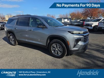 Used 2025 Chevrolet Traverse LT