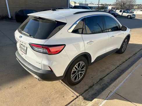 Used 2020 Ford Escape SEL image 8