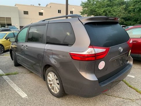 Used 2017 Toyota Sienna XLE Premium AWD/4WD image 2