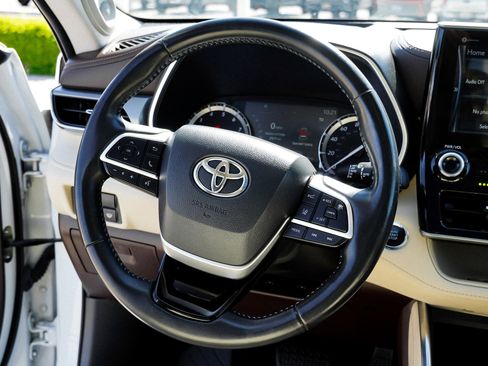 Used 2022 Toyota Highlander Platinum AWD/4WD image 35