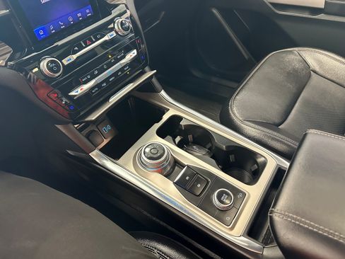Used 2023 Ford Explorer Limited w/ Limited Technology Package AWD/4WD image 22