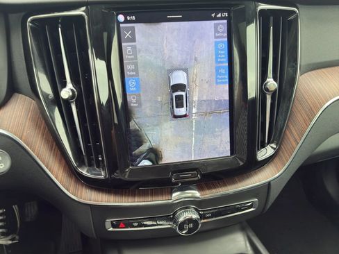 Used 2022 Volvo XC60 B5 Momentum AWD/4WD image 12
