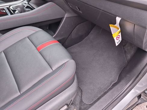 Used 2024 Chevrolet Traverse RS image 40