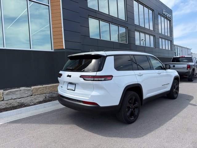 Used 2023 Jeep Grand Cherokee L Altitude AWD/4WD image 3