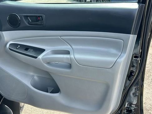 Used 2015 Toyota Tacoma PreRunner w/ Convenience Package RWD image 10
