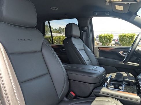 Used 2025 GMC Yukon Denali AWD/4WD image 37