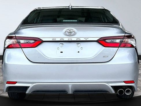 Used 2021 Toyota Camry SE FWD image 5