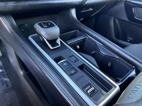 Used 2024 Nissan Pathfinder SV image 24