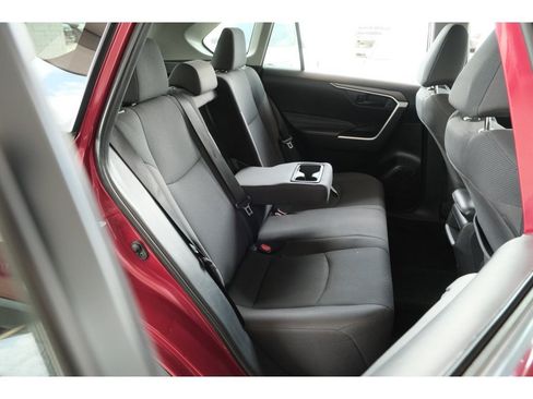 Used 2021 Toyota RAV4 LE AWD/4WD image 30