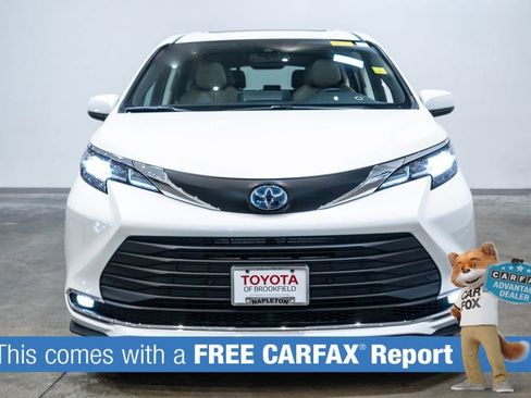 Certified 2021 Toyota Sienna XLE image 2
