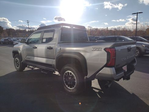 Used 2025 Toyota Tacoma TRD Off-Road image 6