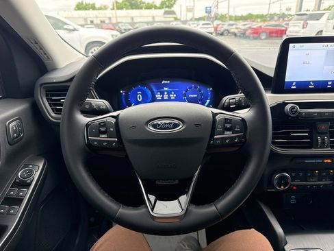 Used 2022 Ford Escape SEL w/ Technology Package FWD image 14