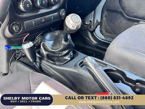 Used 2015 Jeep Wrangler Rubicon w/ Dual Top Group AWD/4WD image 12
