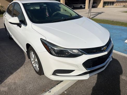 Used 2018 Chevrolet Cruze LT w/ Convenience Package image 3