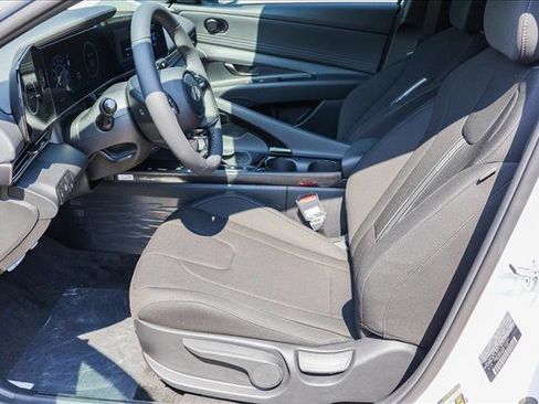 New 2025 Hyundai Elantra SEL image 11