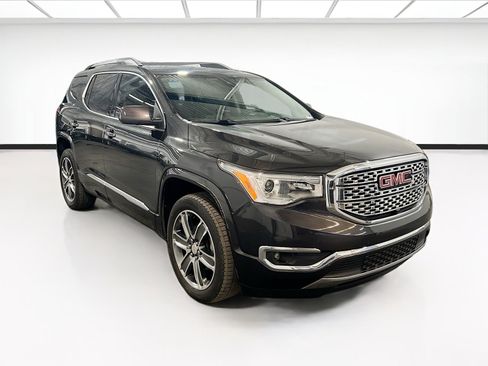 Used 2017 GMC Acadia Denali w/ Technology Package FWD image 3