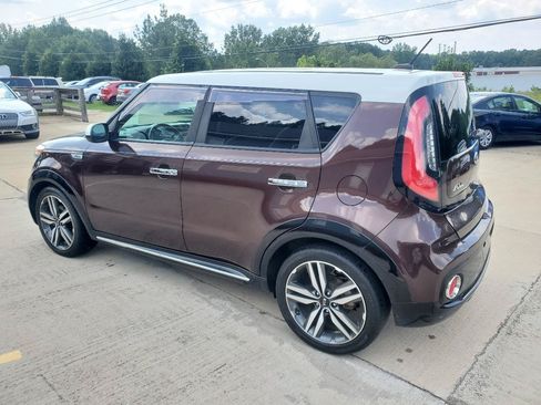 Used 2017 Kia Soul + FWD image 12
