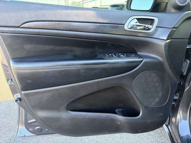 Used 2018 Jeep Grand Cherokee Altitude AWD/4WD image 12