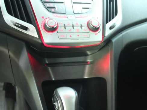 Used 2015 GMC Terrain SLE FWD image 18