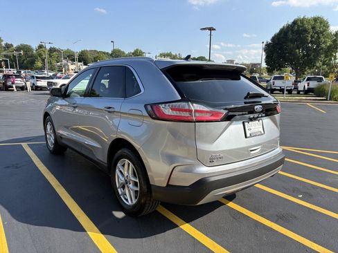 Used 2022 Ford Edge SEL w/ Convenience Package AWD/4WD image 4