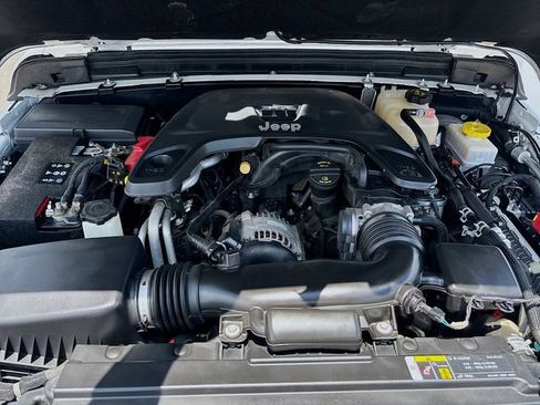 Used 2019 Jeep Wrangler Sport AWD/4WD image 26