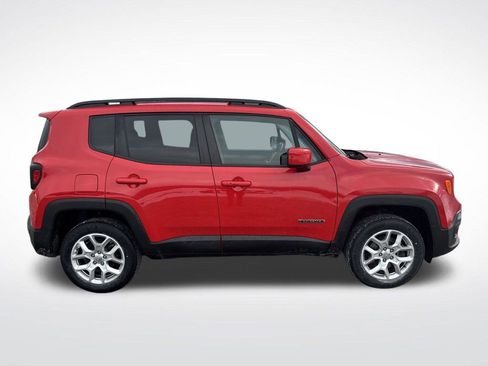 Used 2018 Jeep Renegade Latitude w/ Cold Weather Group image 2