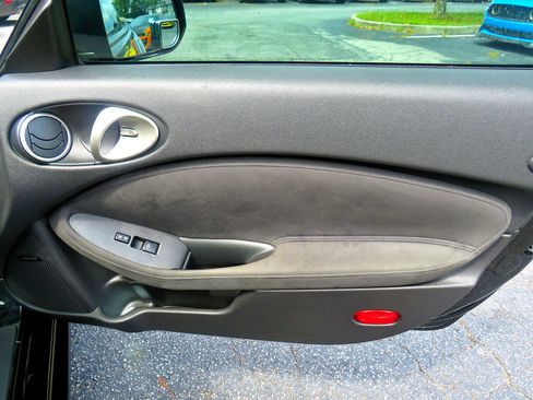 Used 2014 Nissan 370Z Touring w/ Navigation Package image 28