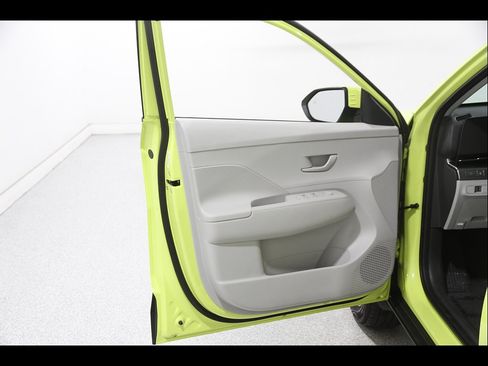 Certified 2024 Hyundai Kona SEL AWD/4WD image 4