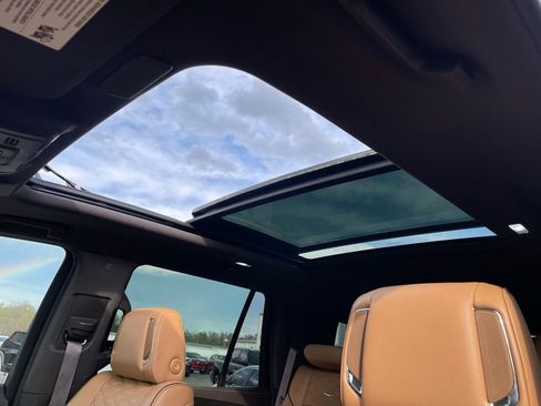 Used 2023 Cadillac Escalade Premium Luxury image 9