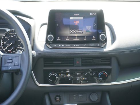 Used 2025 Nissan Rogue S FWD image 14