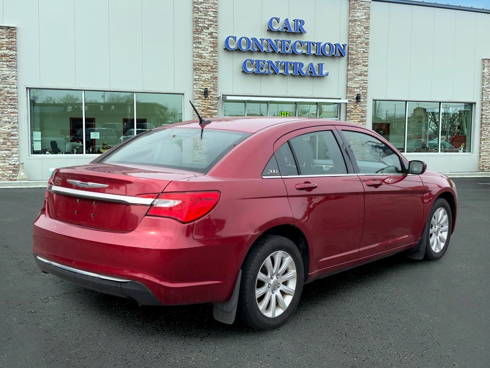 Used 2012 Chrysler 200 Touring FWD image 4