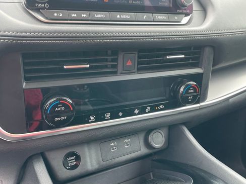 Used 2024 Nissan Rogue SV image 17