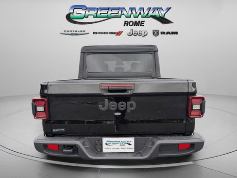 New 2025 Jeep Gladiator Sport image 7