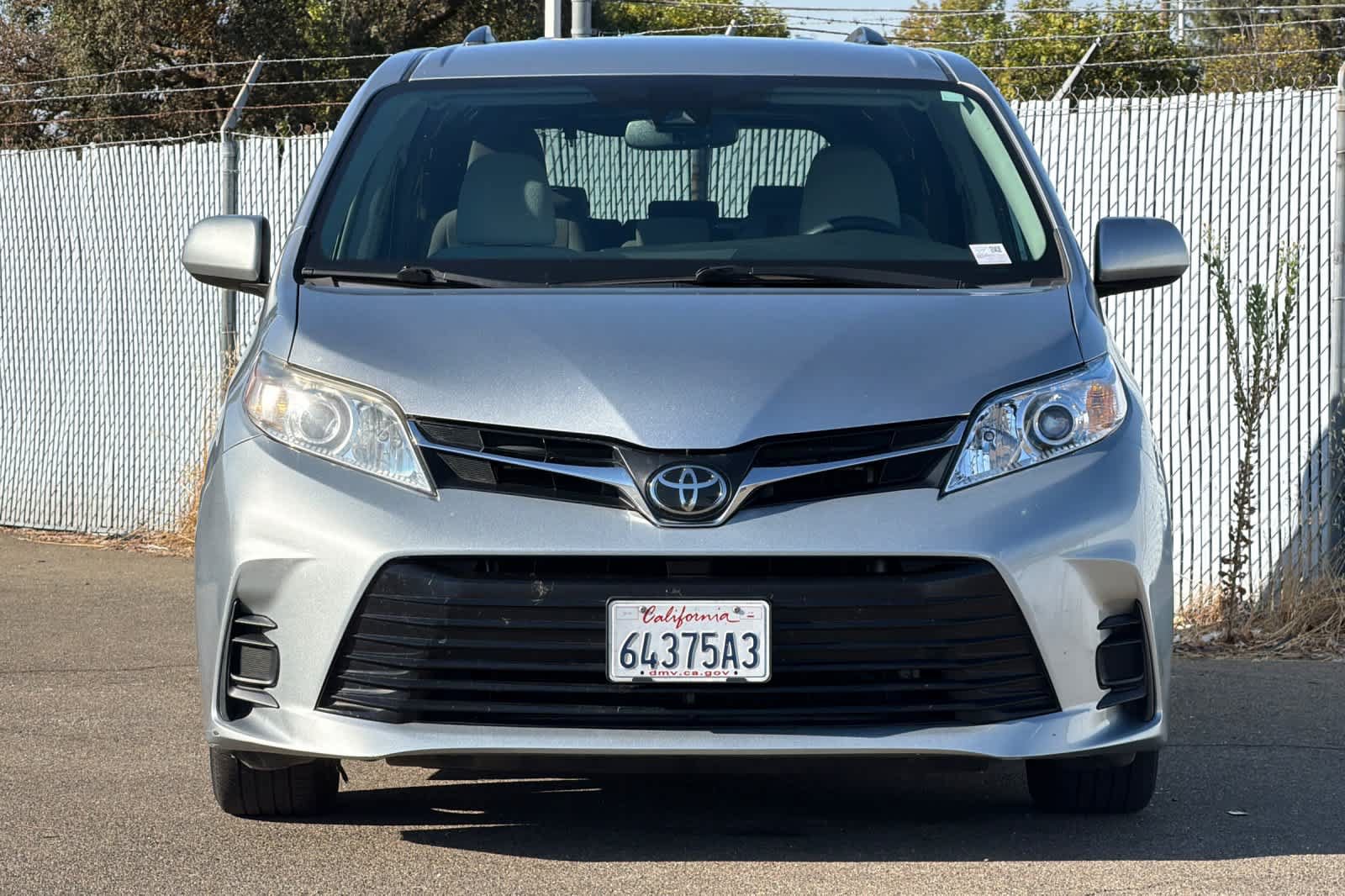 Used 2020 Toyota Sienna LE w/ LE Preferred Package FWD image 8