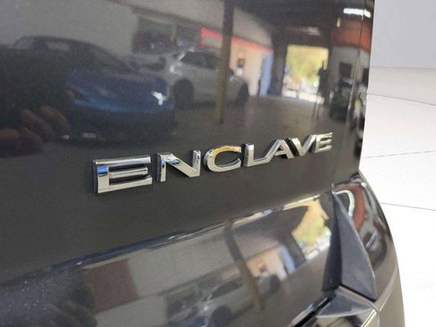 Used 2011 Buick Enclave CX image 19